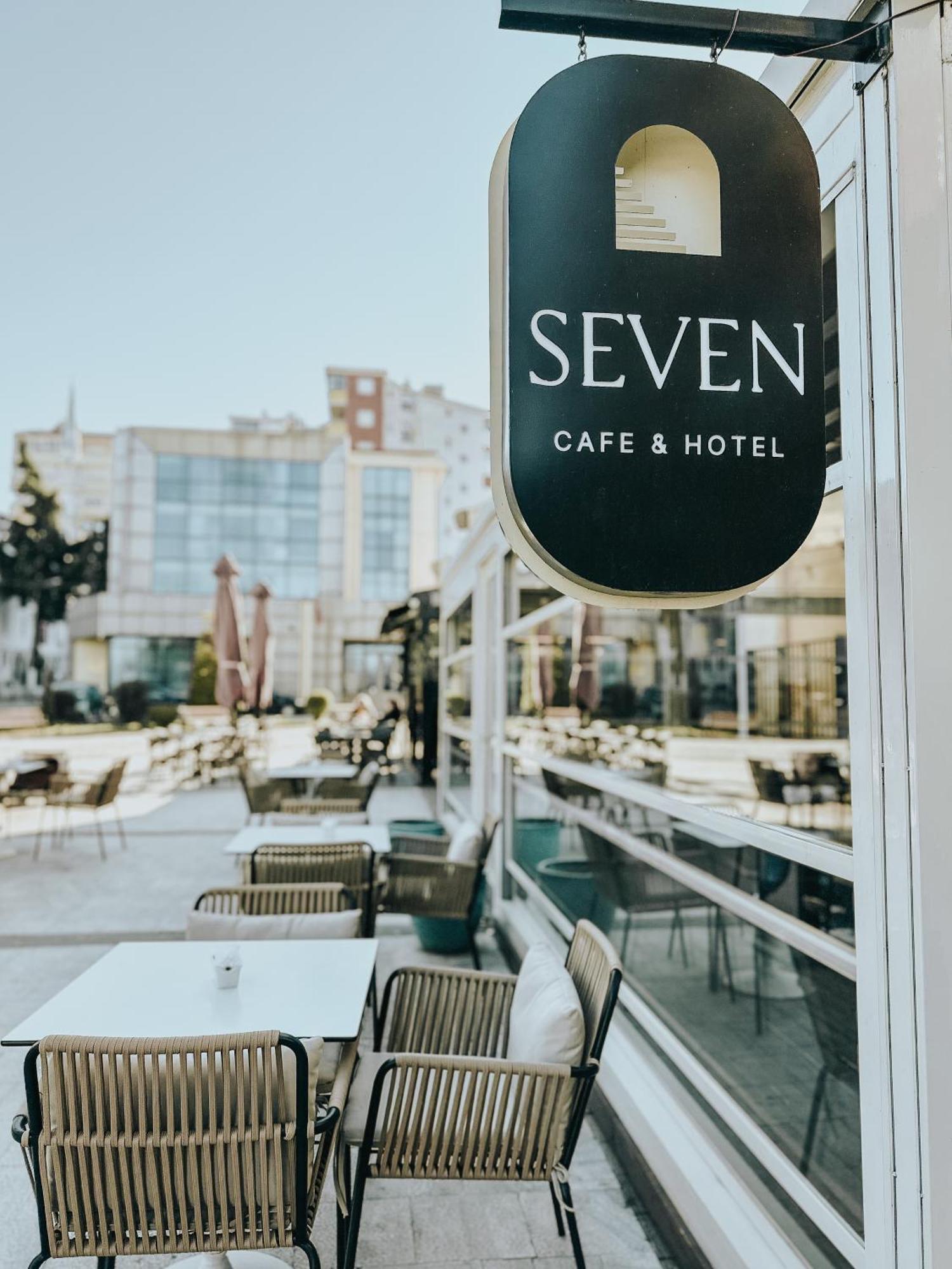 פוגרדץ Seven Cafe & Hotel מראה חיצוני תמונה