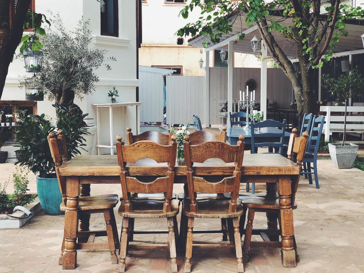 פוגרדץ Seven Cafe & Hotel מראה חיצוני תמונה