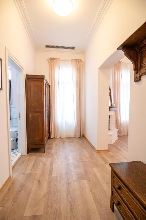 פוגרדץ Seven Cafe & Hotel מראה חיצוני תמונה