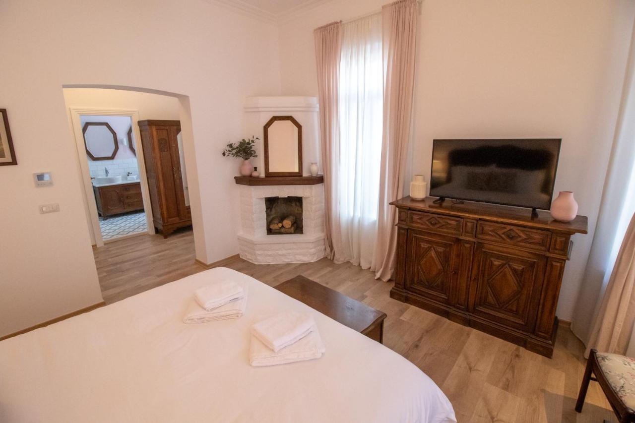 פוגרדץ Seven Cafe & Hotel מראה חיצוני תמונה