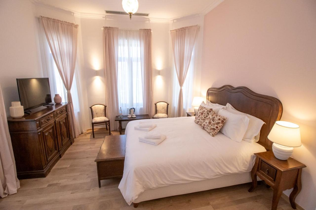 פוגרדץ Seven Cafe & Hotel מראה חיצוני תמונה